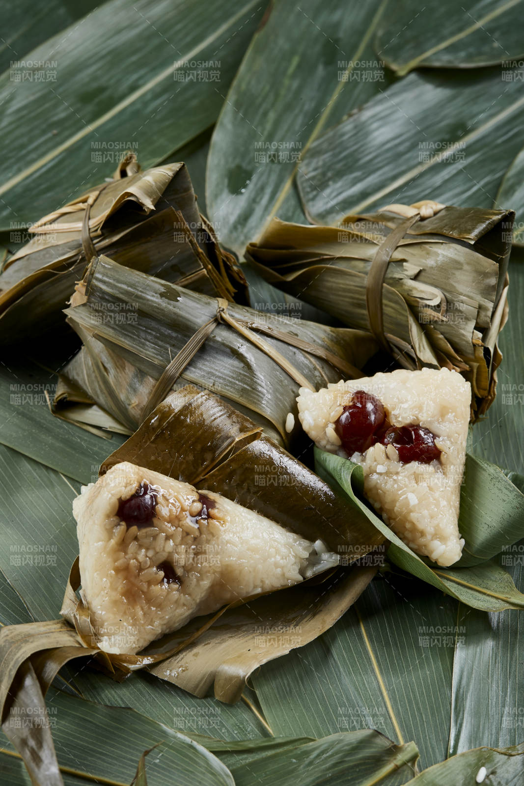 端午节的粽子和原材料图片