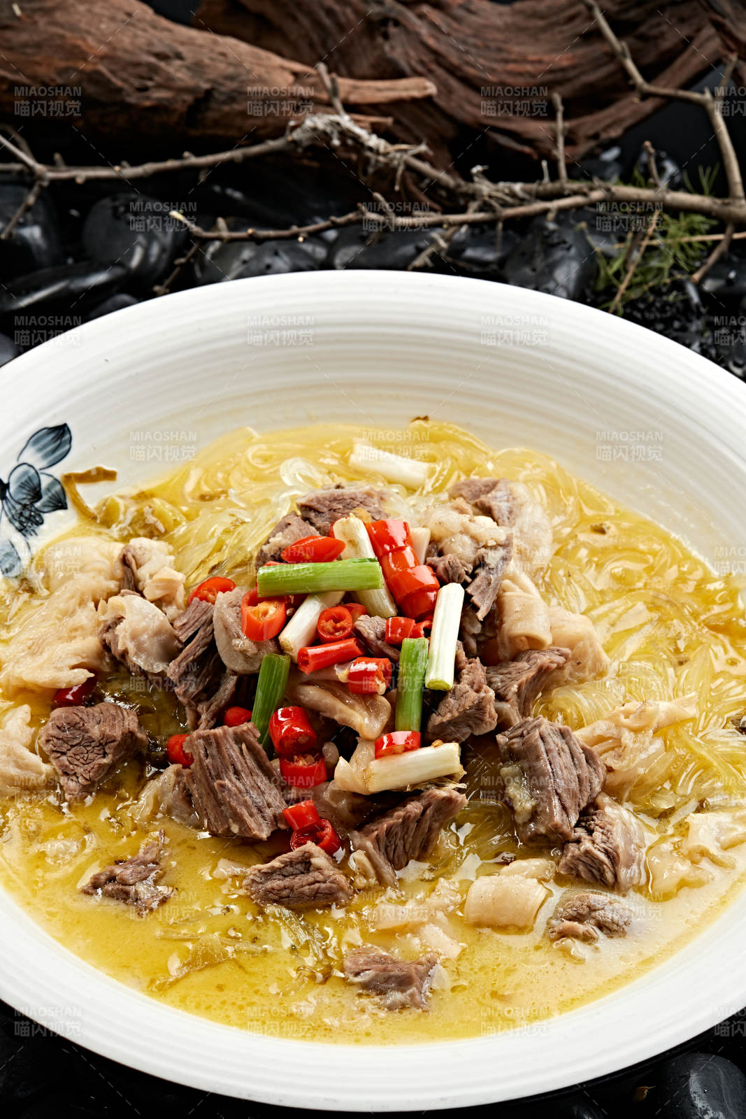 酸菜炖牛肉牛杂图片