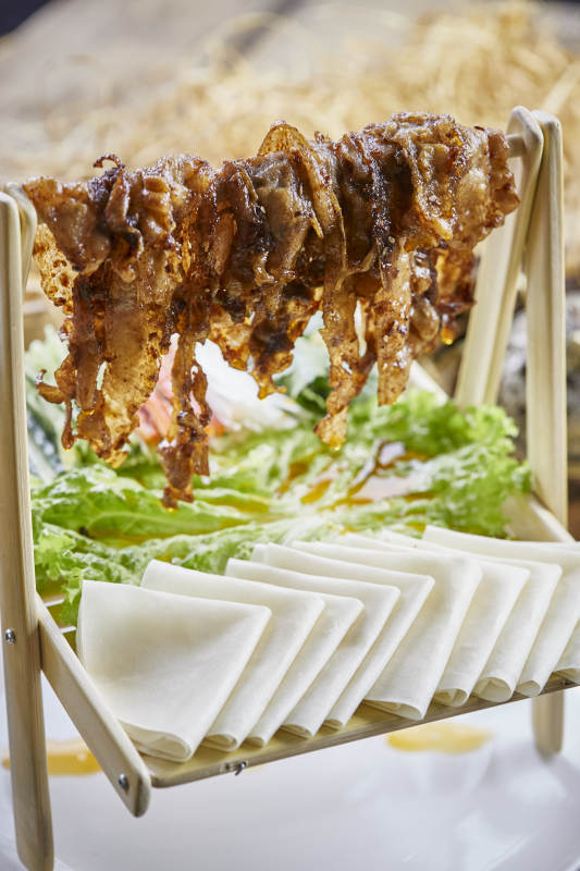 晾干烤肉配薄饼肥牛图片