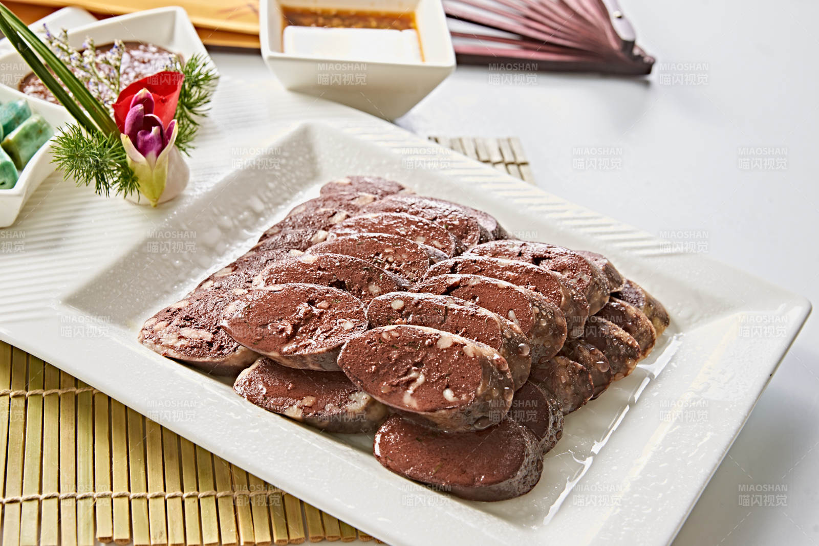 东北炖血肠切片图片