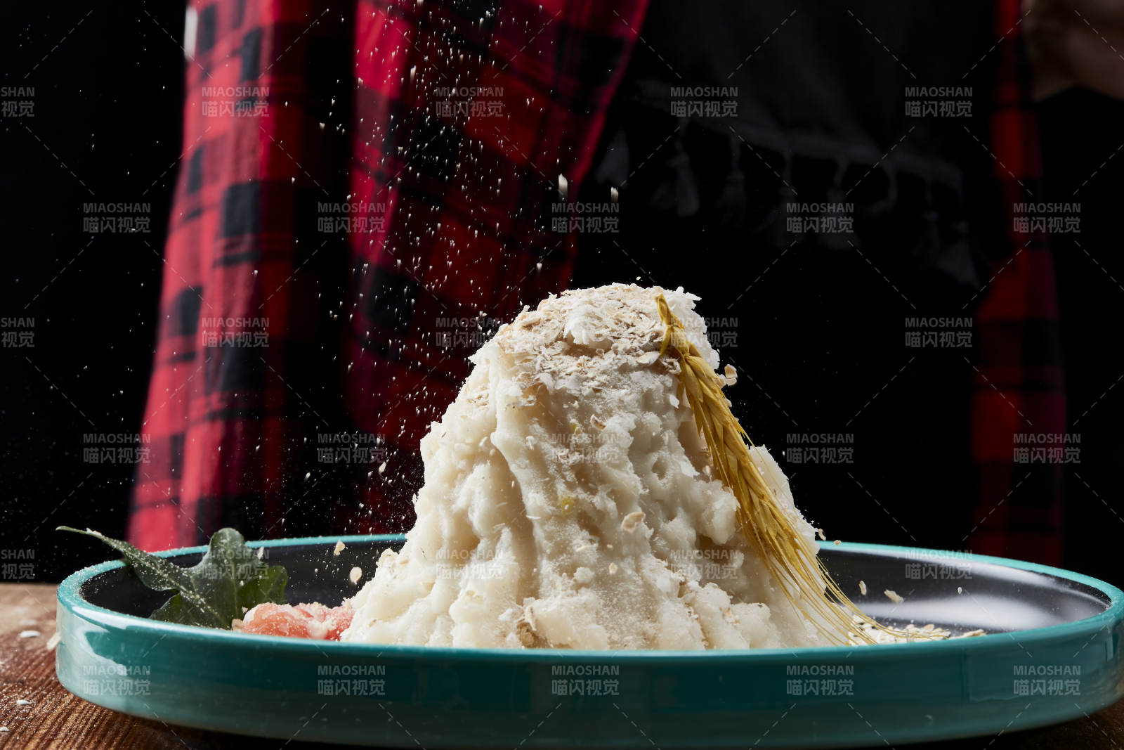 传统健康美食营养土豆泥配薯片图片