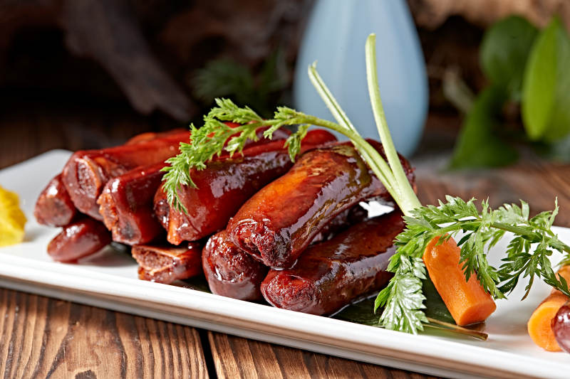 酱香肠衣猪肋排图片