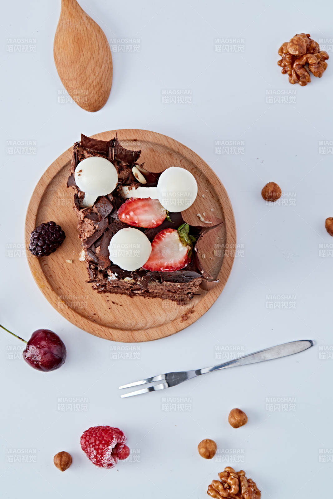 法式鲜果浓香黑森林巧克力生日蛋糕图片