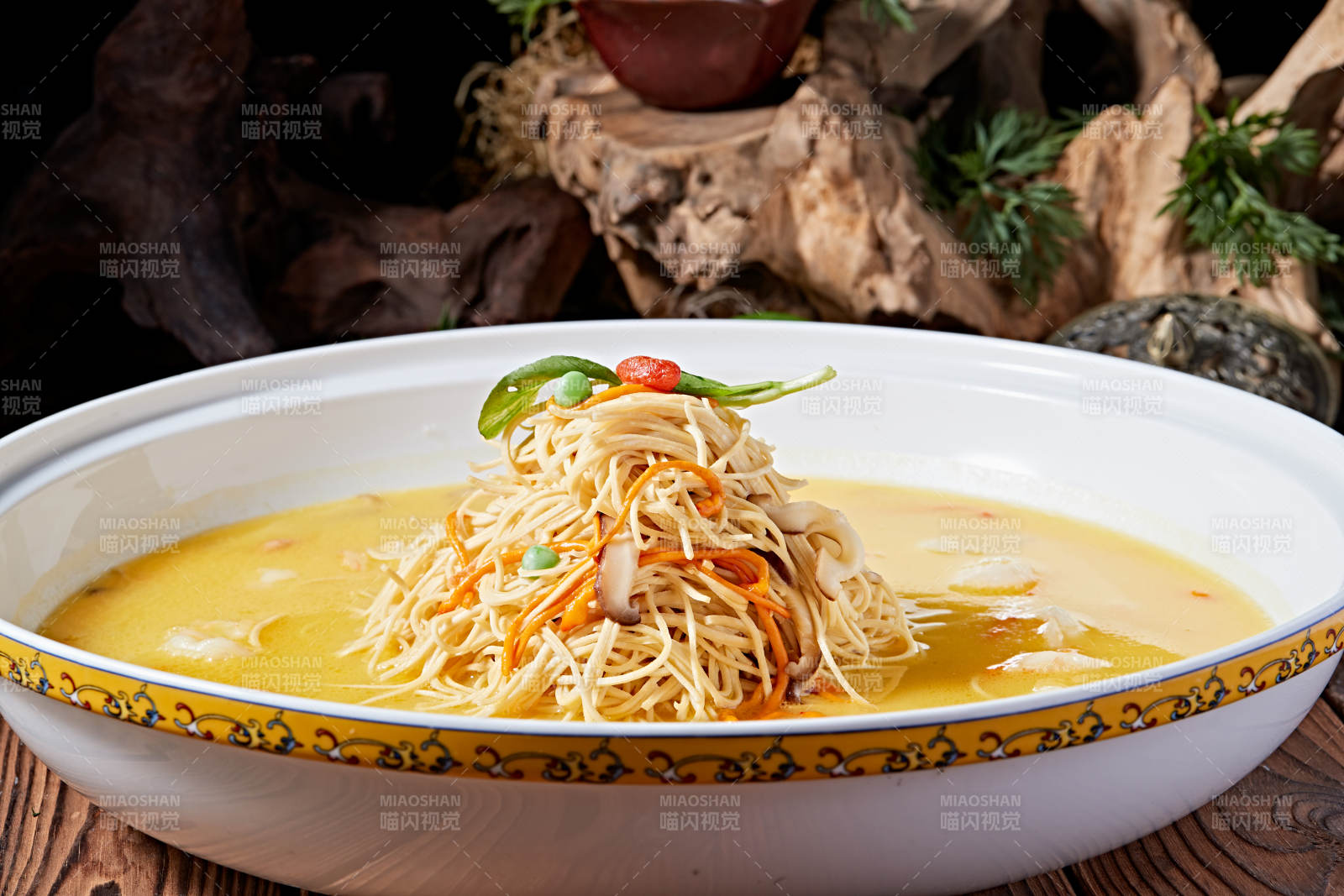 淮扬名菜鲜虾仁大烫干丝图片