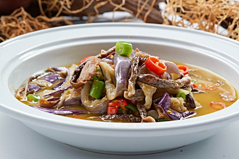 浓汤炖米椒五花肉扇耳菌茄子图片