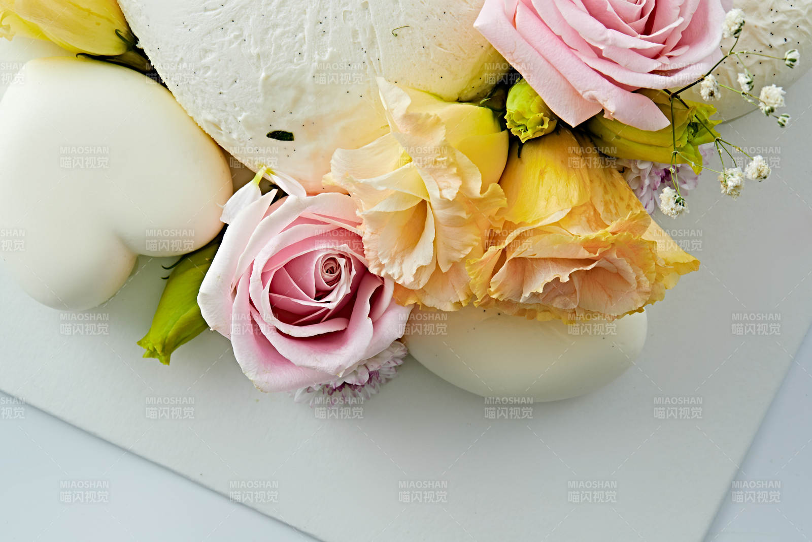 爱心造型椰奶香芋情人节蛋糕图片