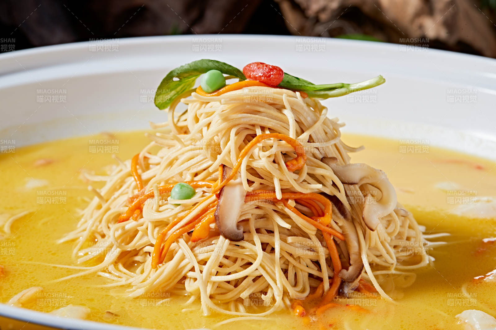 淮扬名菜鲜虾仁大烫干丝图片