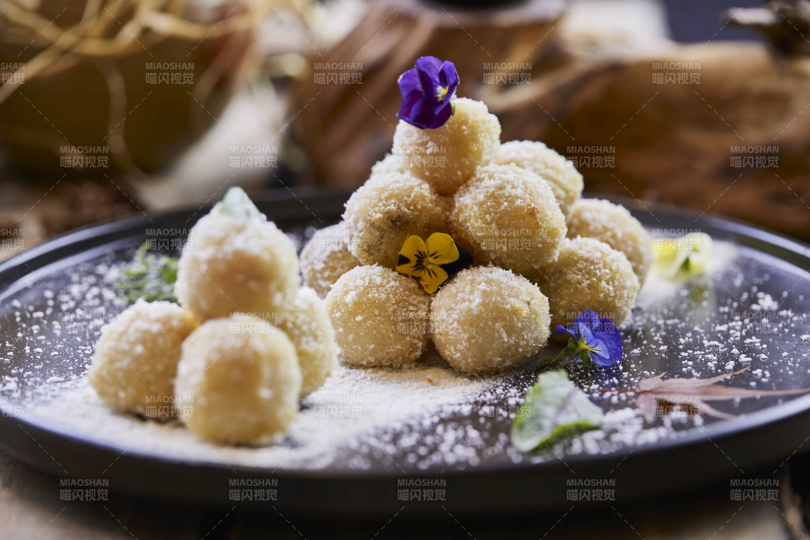 油炸荔枝豆沙糯米丸图片