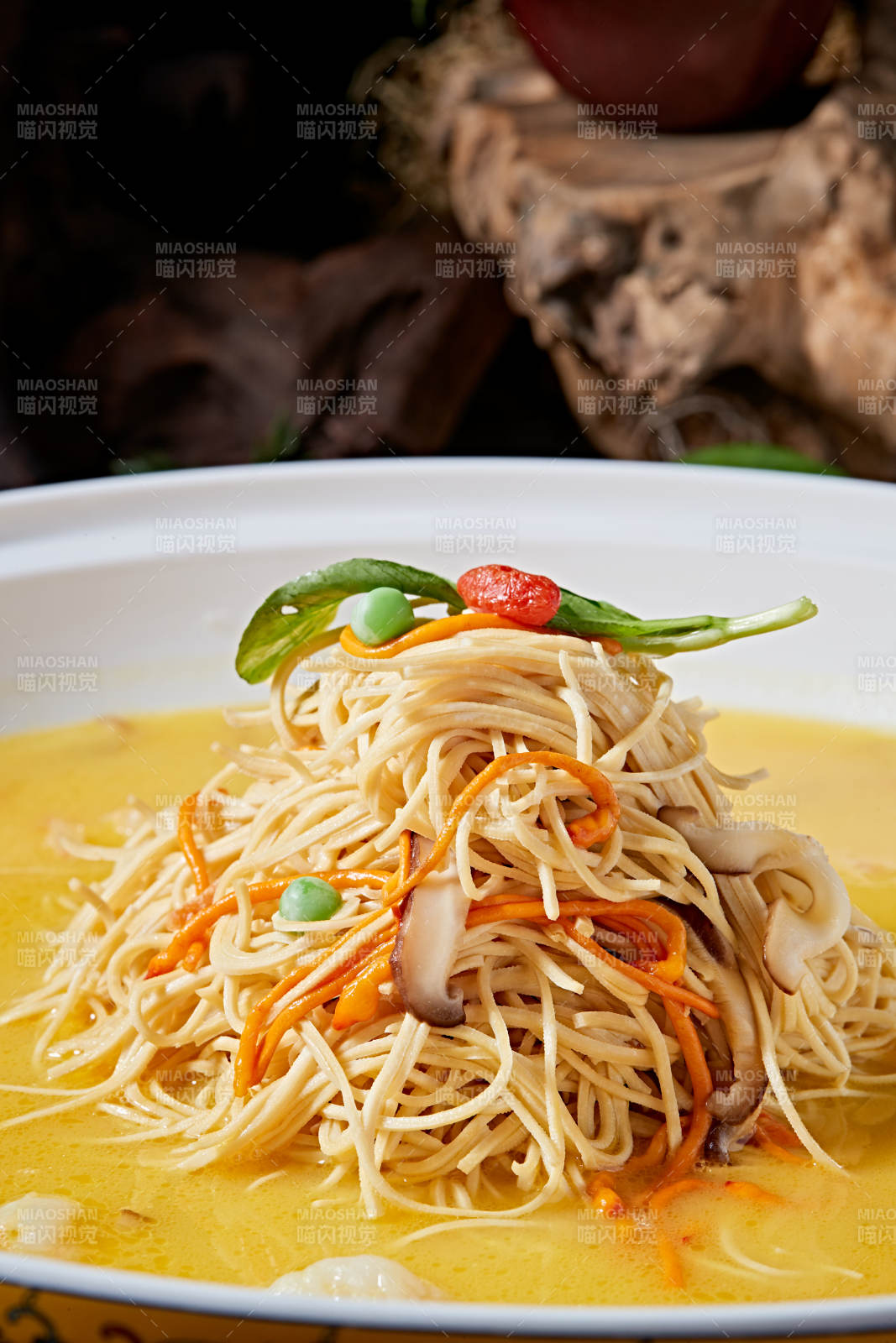 淮扬名菜鲜虾仁大烫干丝图片