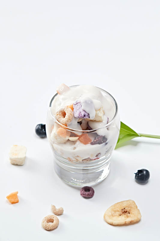 美味健康的营养早餐坚果混合烤燕麦图片