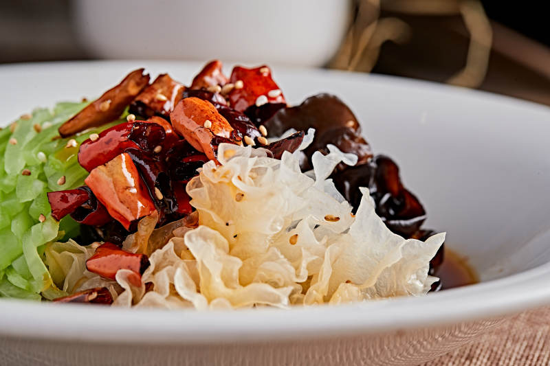 浇汁酸辣笋丝木耳拌银耳图片