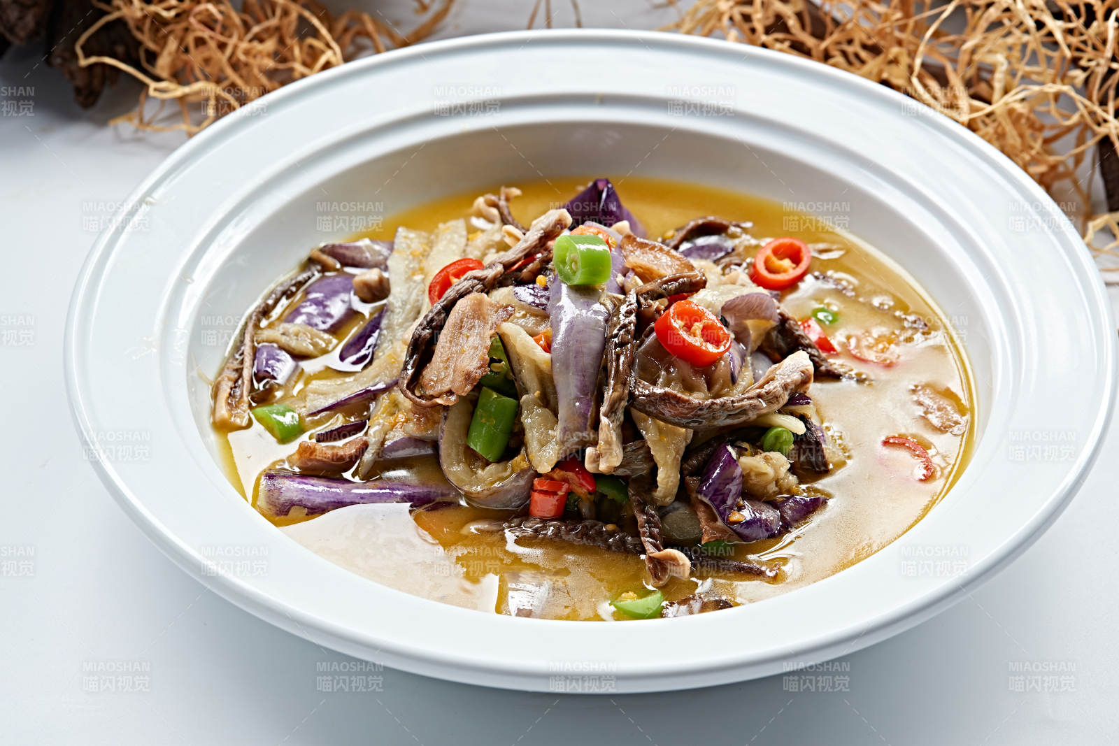 浓汤炖米椒五花肉扇耳菌茄子图片