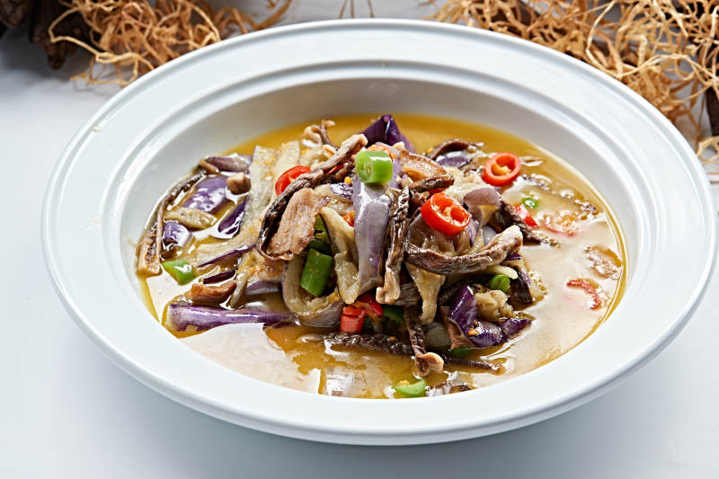 浓汤炖米椒五花肉扇耳菌茄子图片