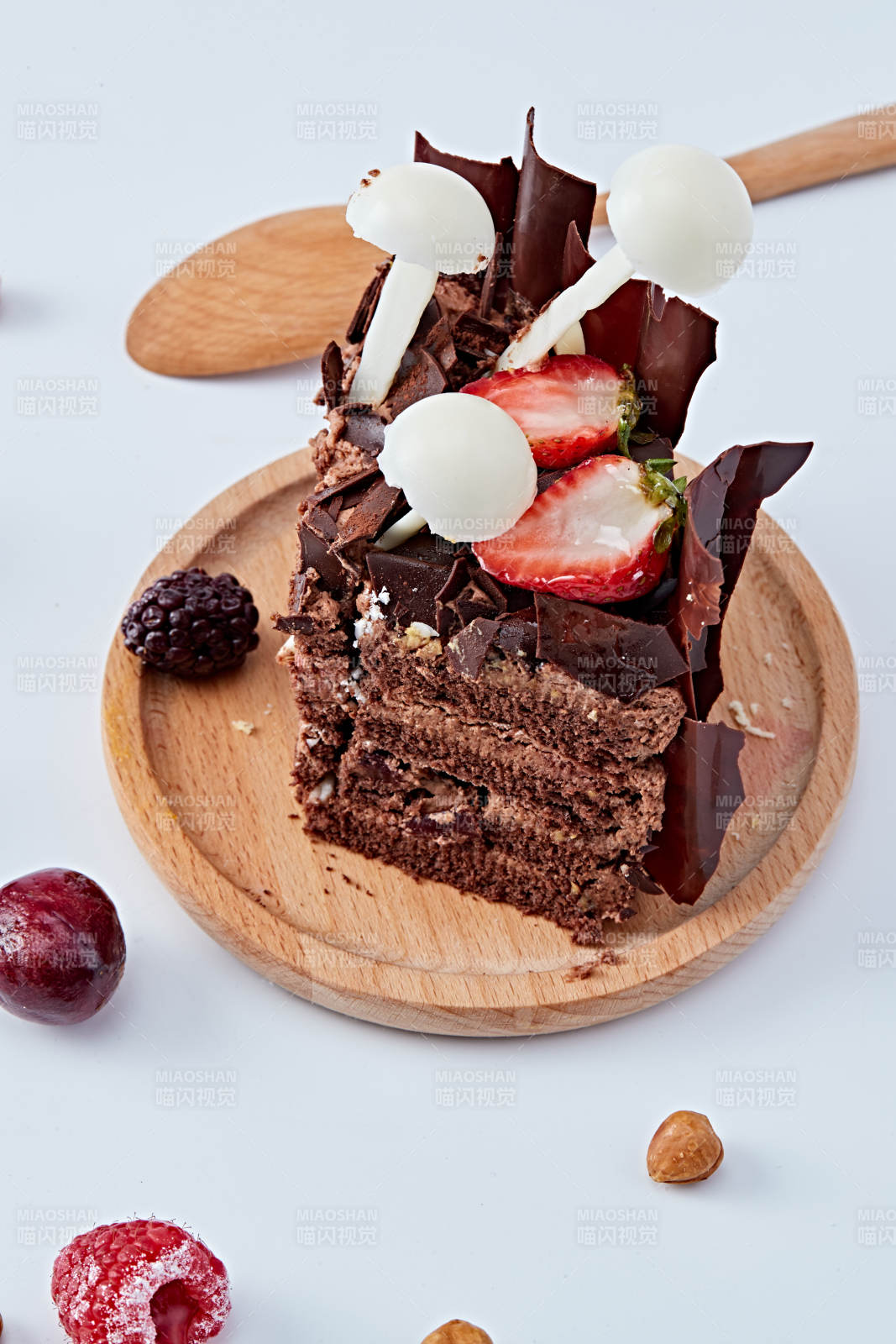 法式鲜果浓香黑森林巧克力生日蛋糕图片