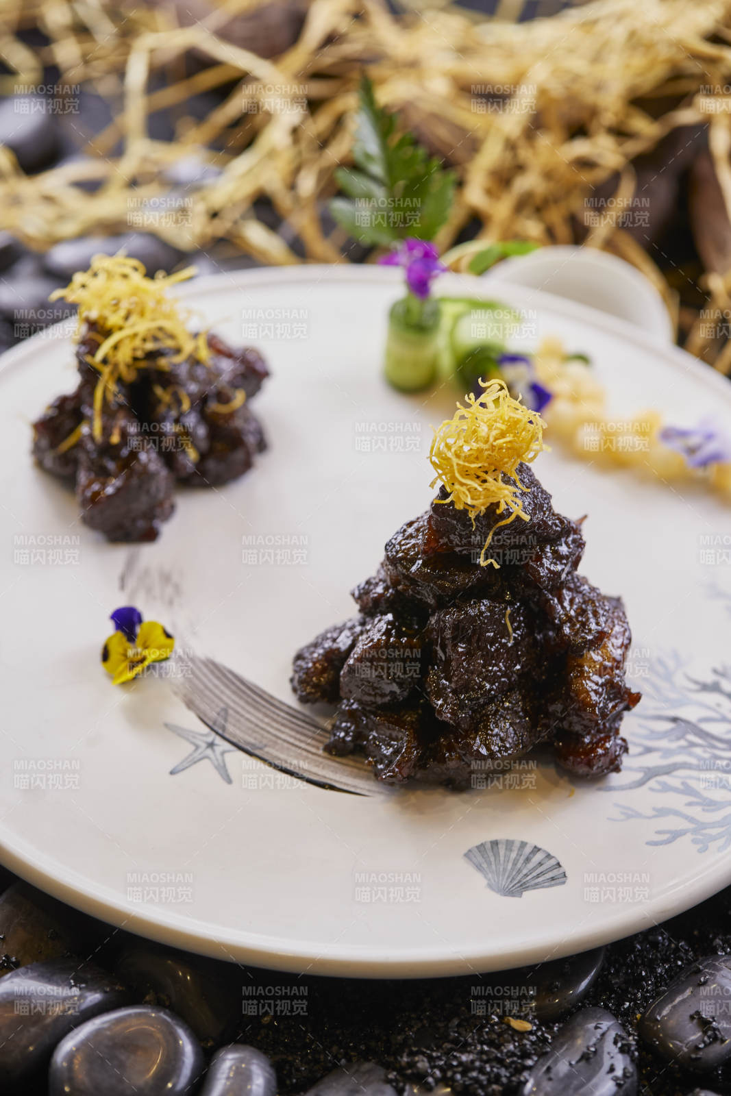 墨鱼汁烧牛腩图片