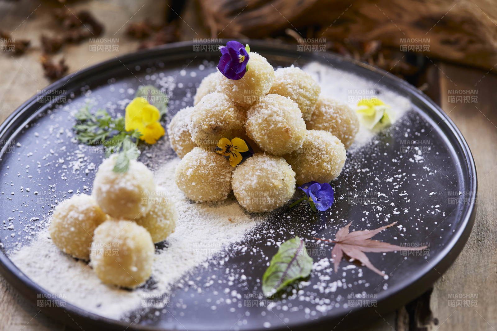 油炸荔枝豆沙糯米丸图片