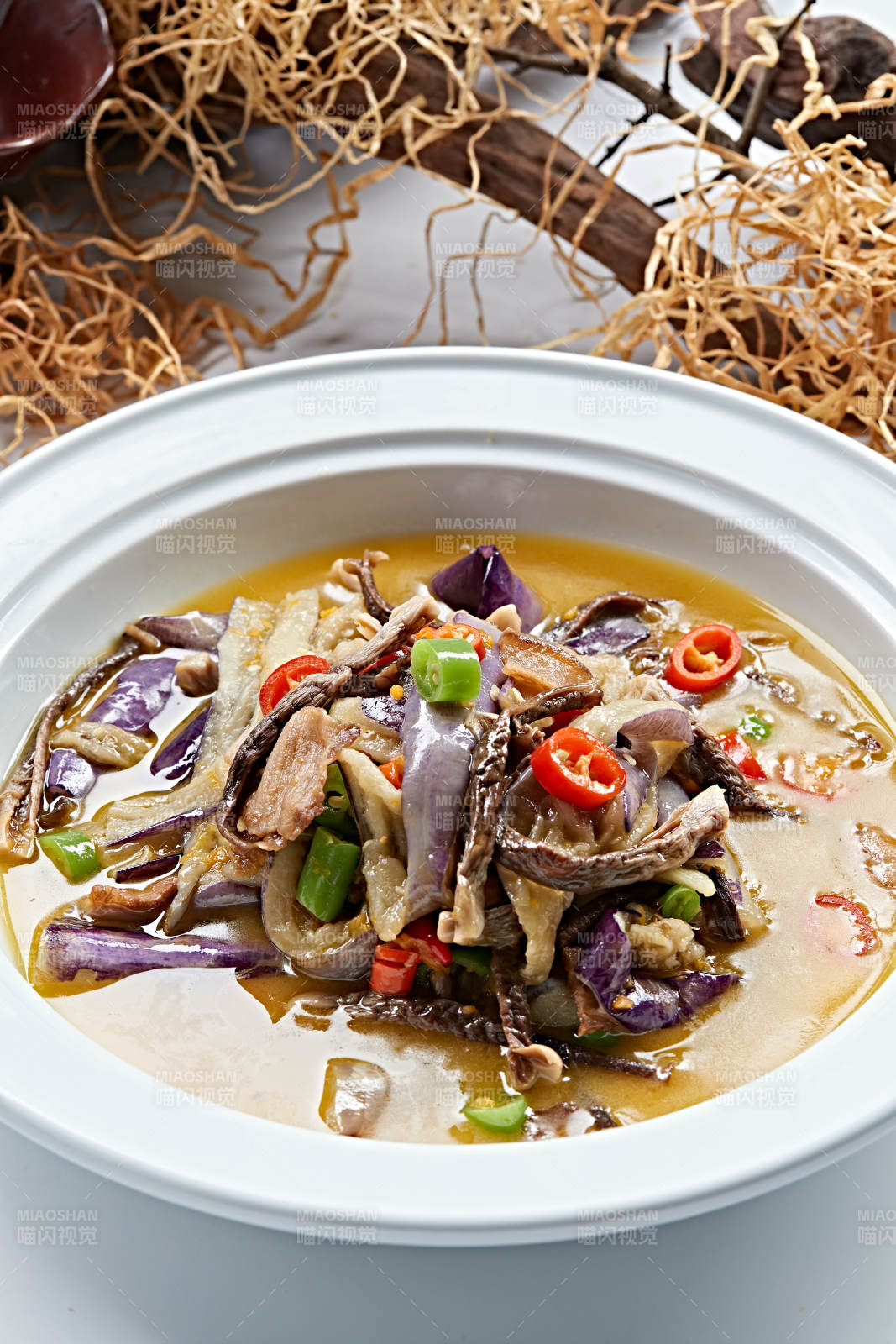 浓汤炖米椒五花肉扇耳菌茄子图片