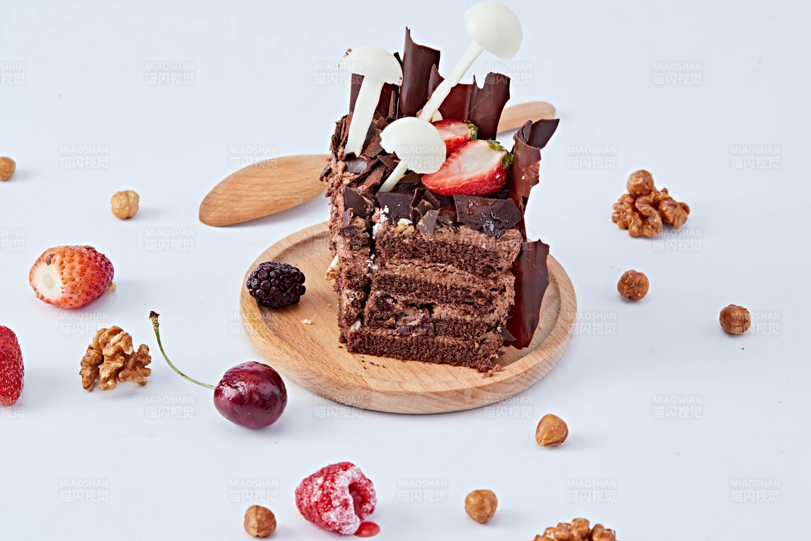 法式鲜果浓香黑森林巧克力生日蛋糕图片