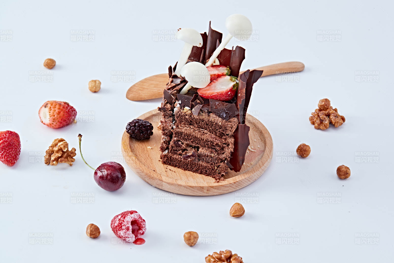 法式鲜果浓香黑森林巧克力生日蛋糕图片