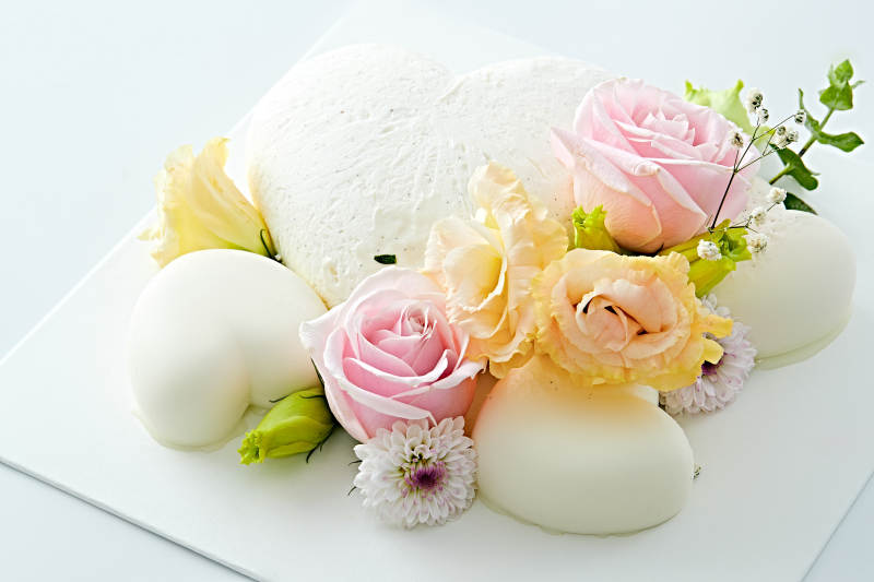 爱心造型椰奶香芋情人节蛋糕图片