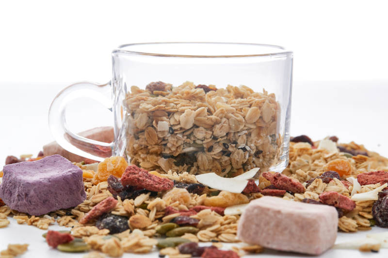 美味健康的营养早餐坚果混合烤燕麦图片