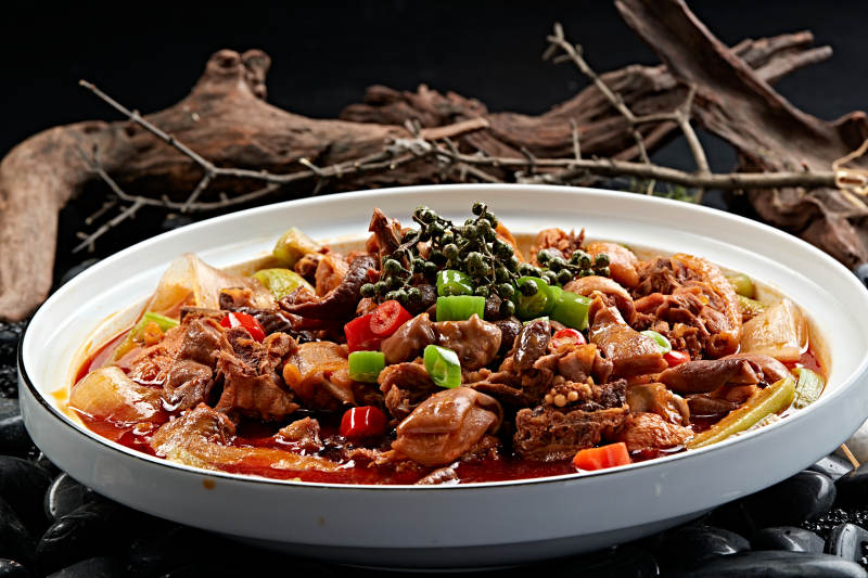 麻辣红油川香肚包鸡图片