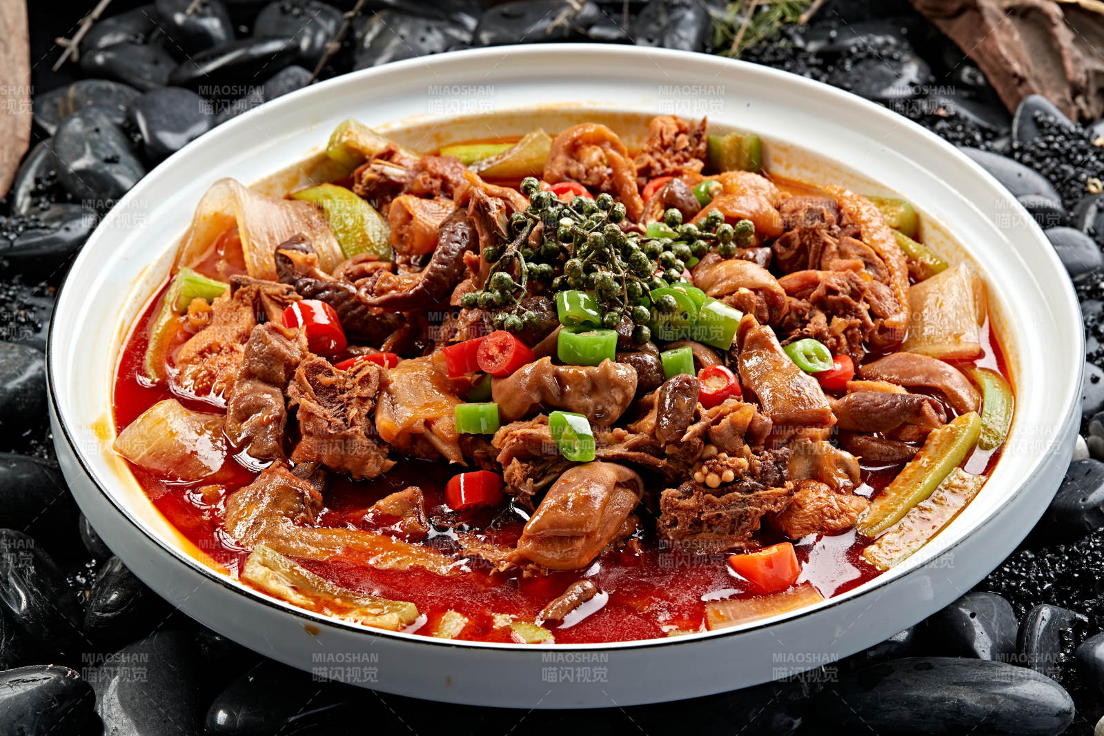 麻辣红油川香肚包鸡图片