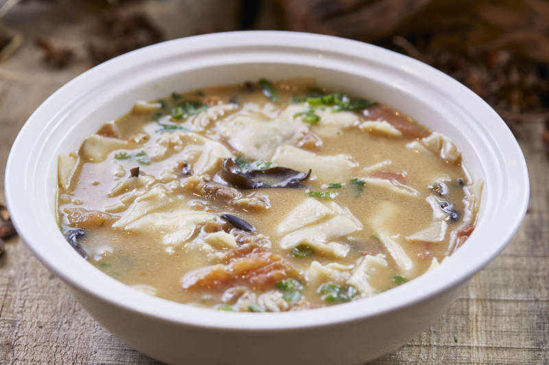 家常揪面片汤图片