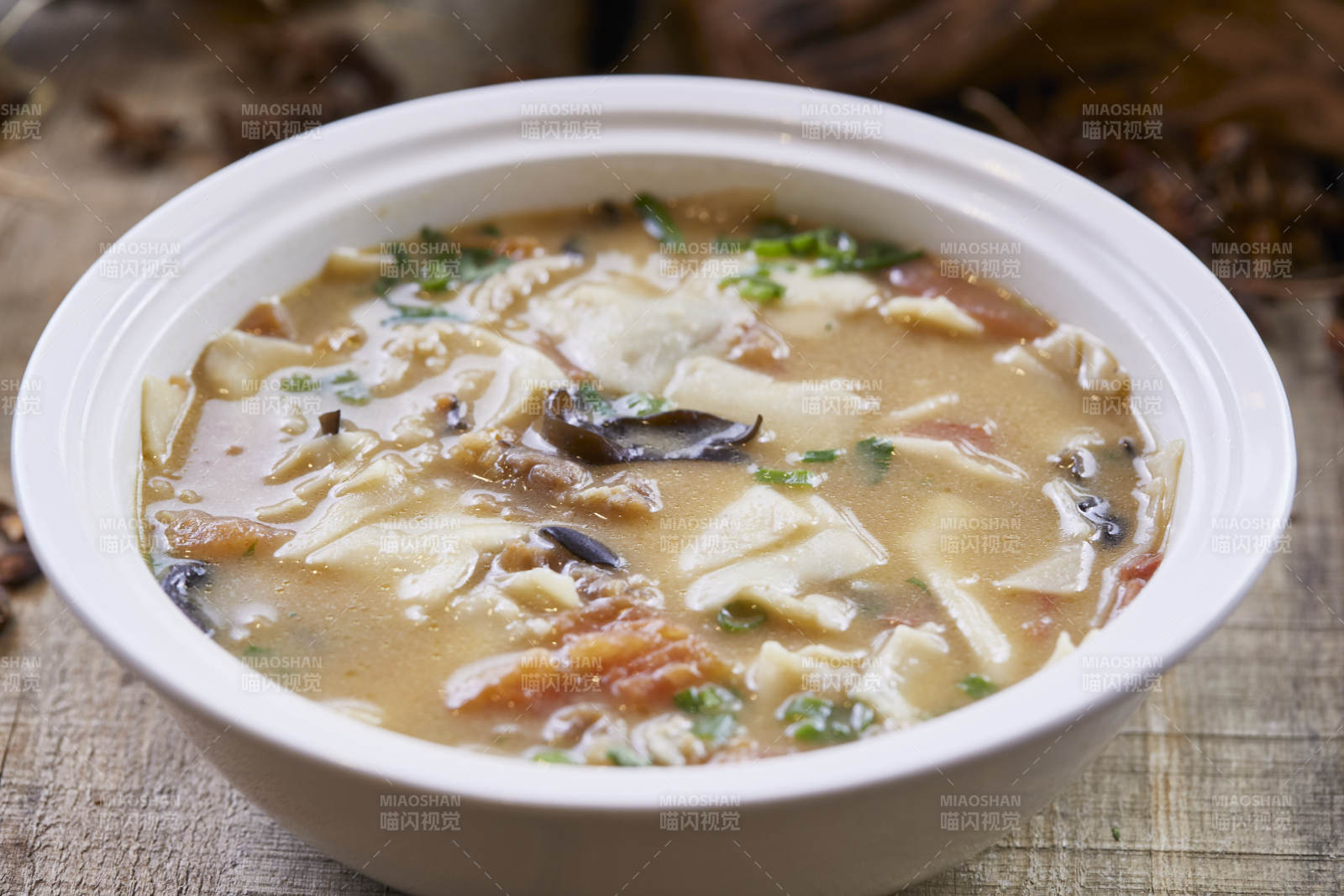 家常揪面片汤图片