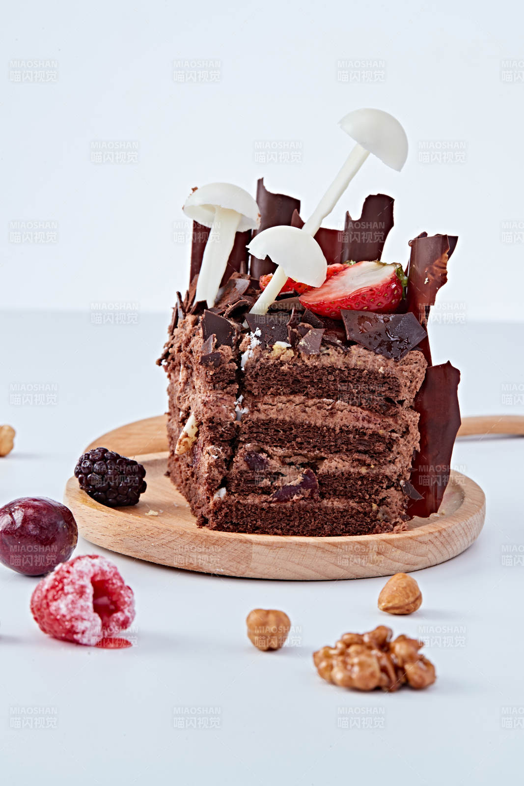 法式鲜果浓香黑森林巧克力生日蛋糕图片