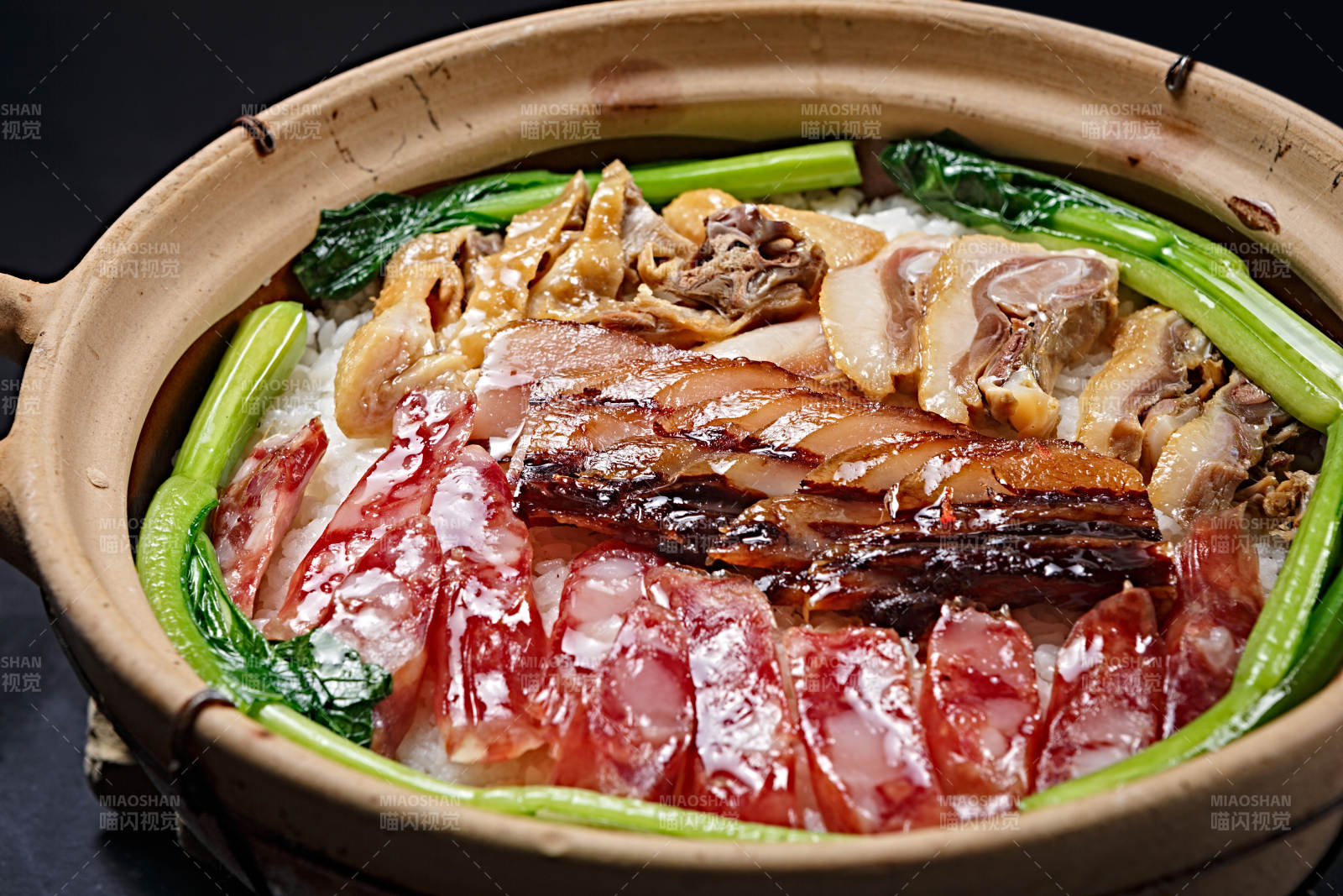 广式美味辣味煲仔饭图片
