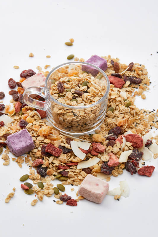 美味健康的营养早餐坚果混合烤燕麦图片