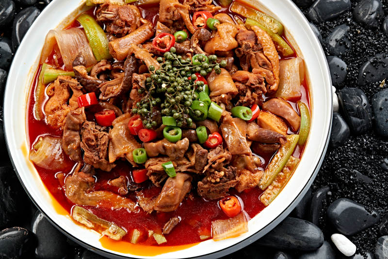 麻辣红油川香肚包鸡图片