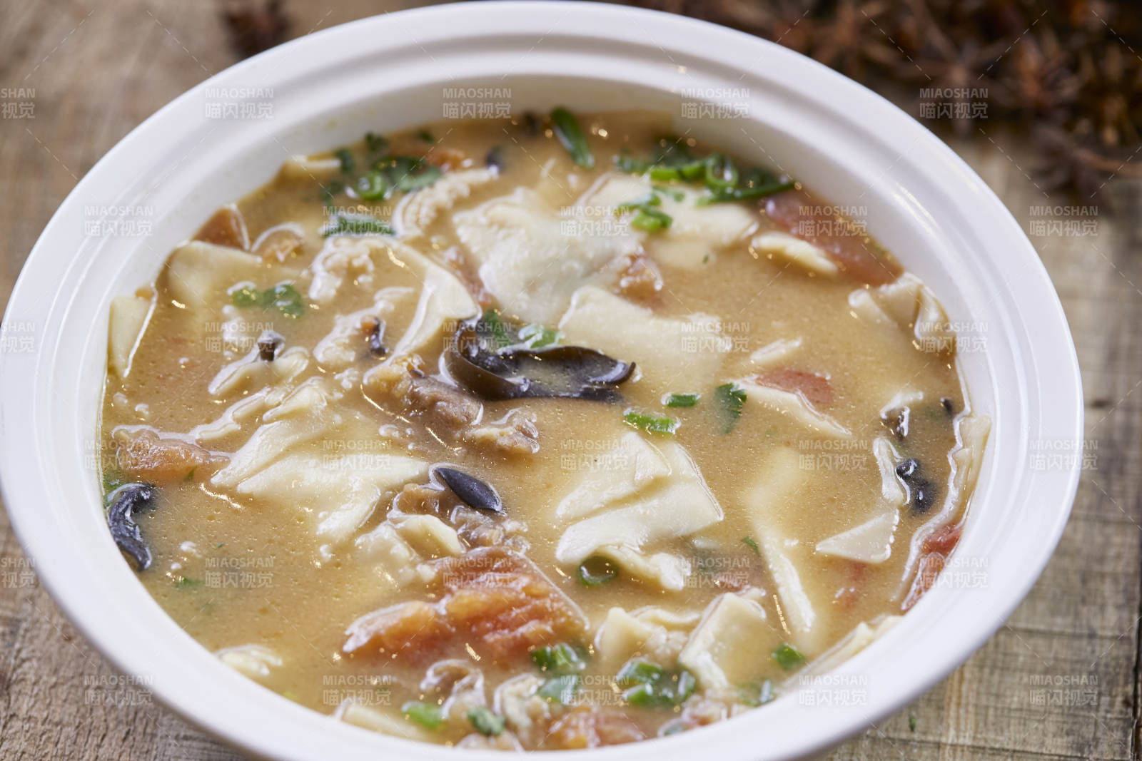 家常揪面片汤图片