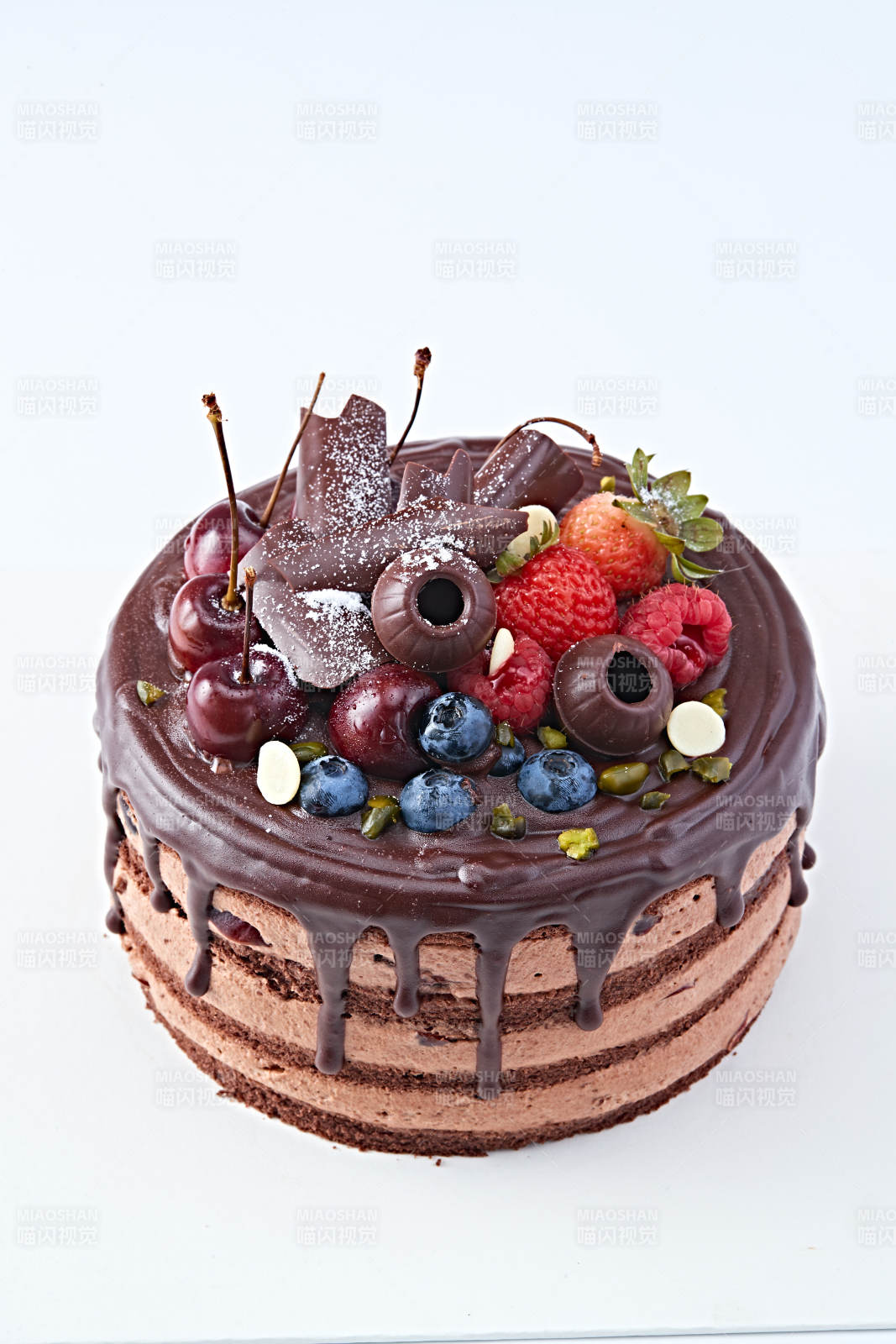 蓝莓草莓车厘子巧克力鲜奶慕斯生日蛋糕图片