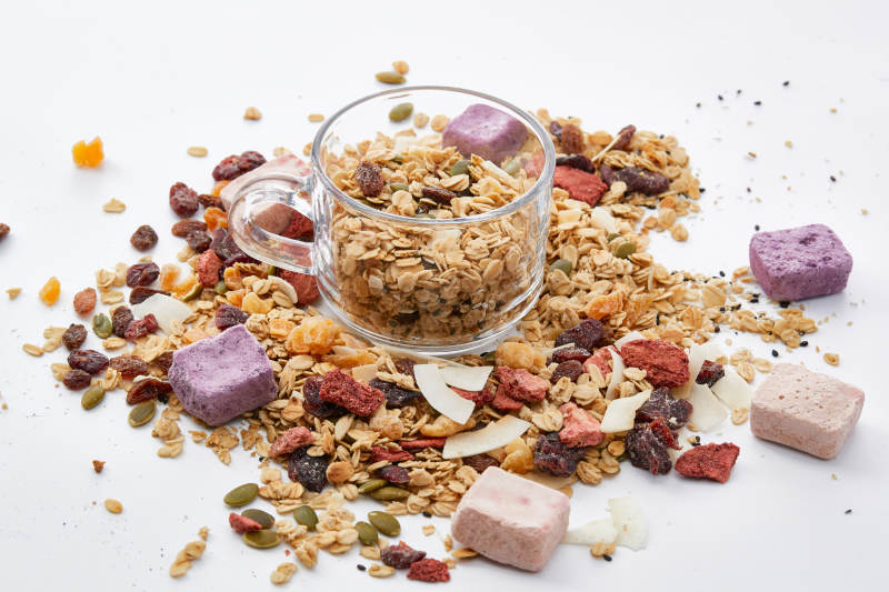 美味健康的营养早餐坚果混合烤燕麦图片