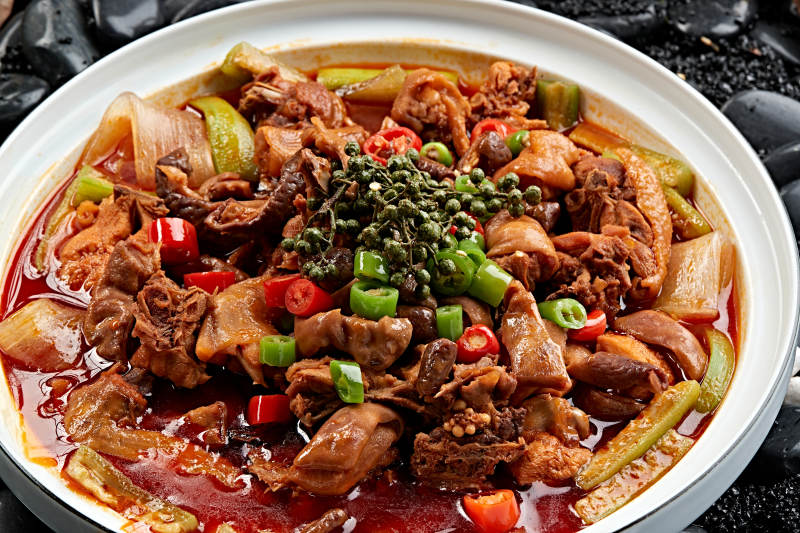 麻辣红油川香肚包鸡图片