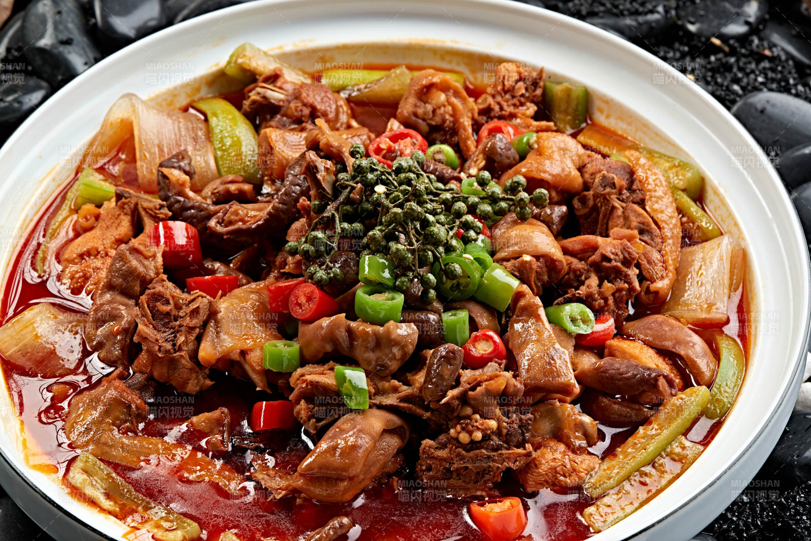 麻辣红油川香肚包鸡图片