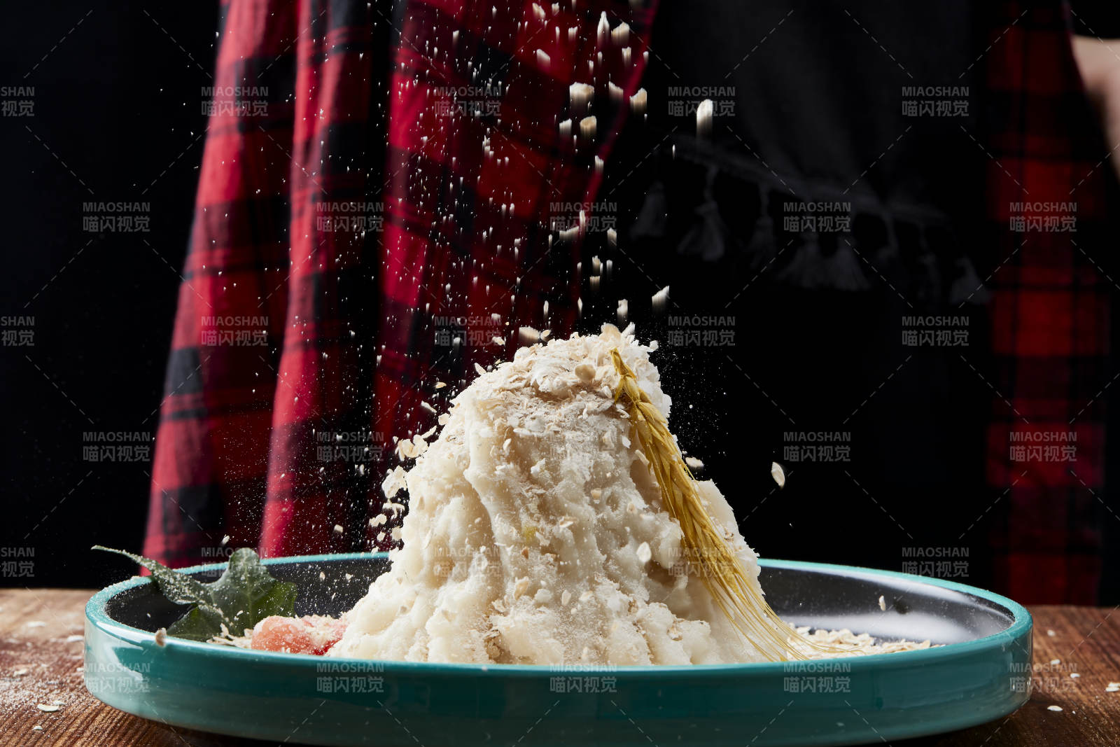 传统健康美食营养土豆泥配薯片图片