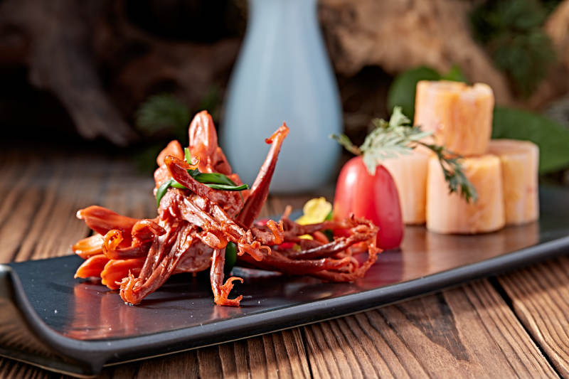 韩国泡菜配飘香卤味鸭舌图片