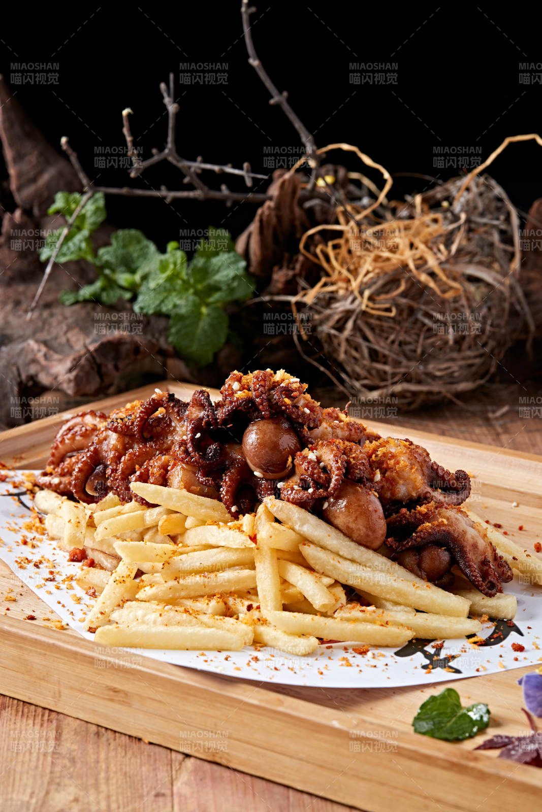 炸薯条配酱爆小八爪图片