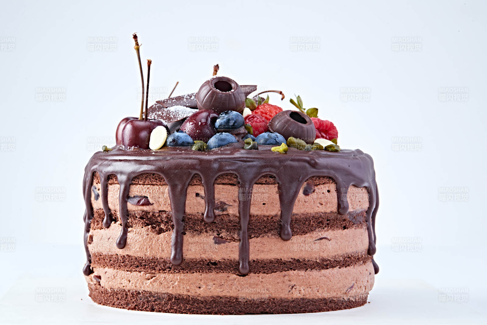 蓝莓草莓车厘子巧克力鲜奶慕斯生日蛋糕图片