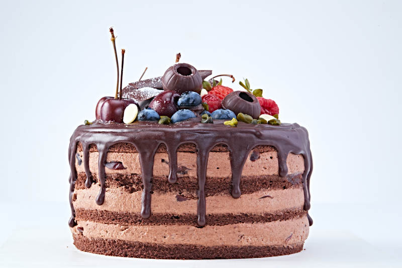 蓝莓草莓车厘子巧克力鲜奶慕斯生日蛋糕图片