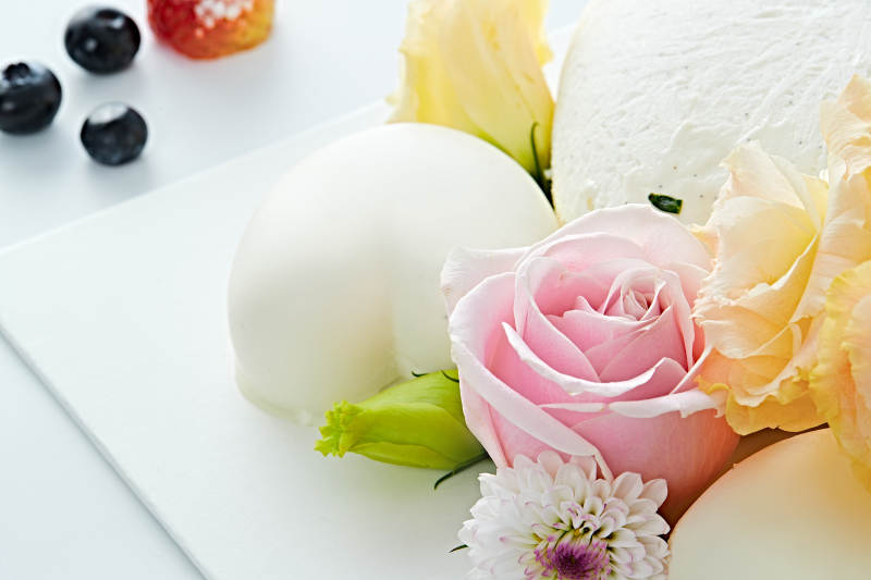 爱心造型椰奶香芋情人节蛋糕图片