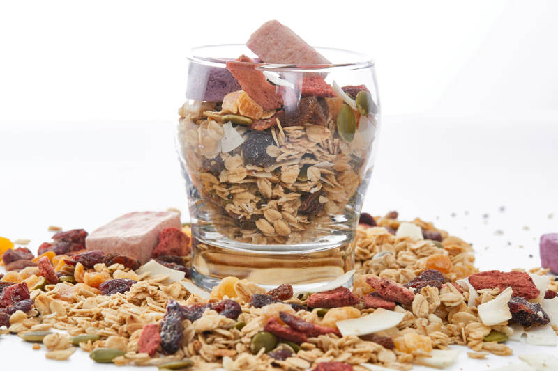 美味健康的营养早餐坚果混合烤燕麦图片