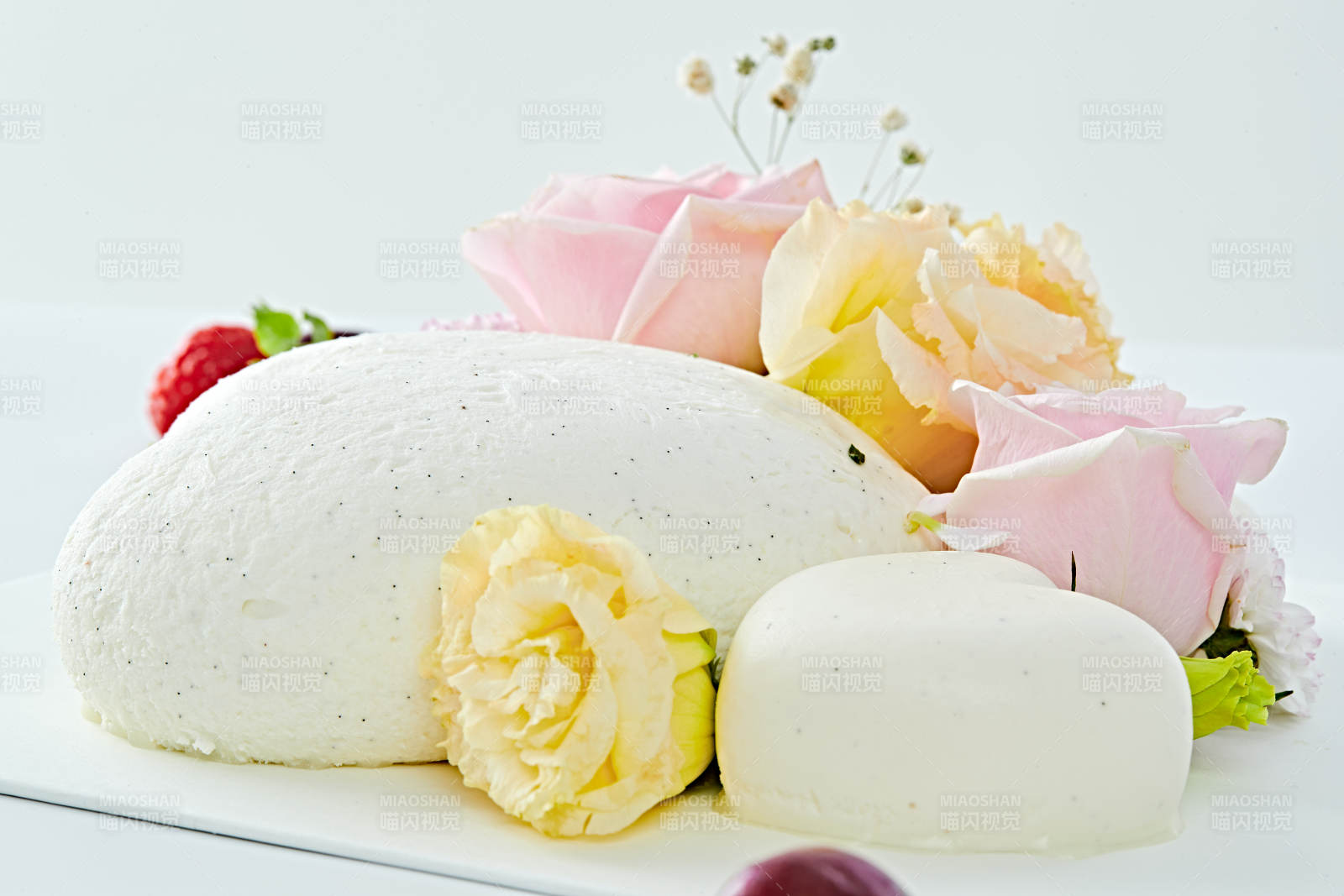 爱心造型椰奶香芋情人节蛋糕图片