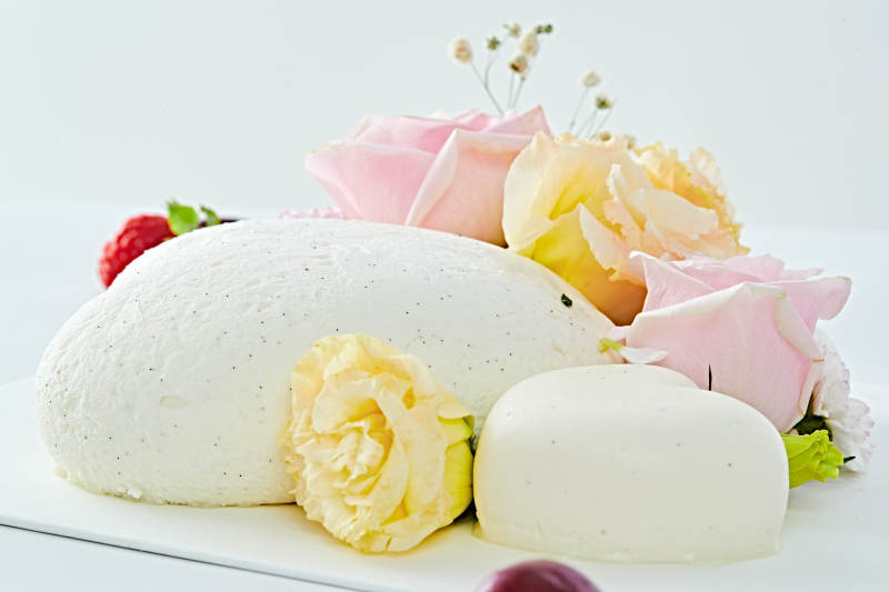 爱心造型椰奶香芋情人节蛋糕图片