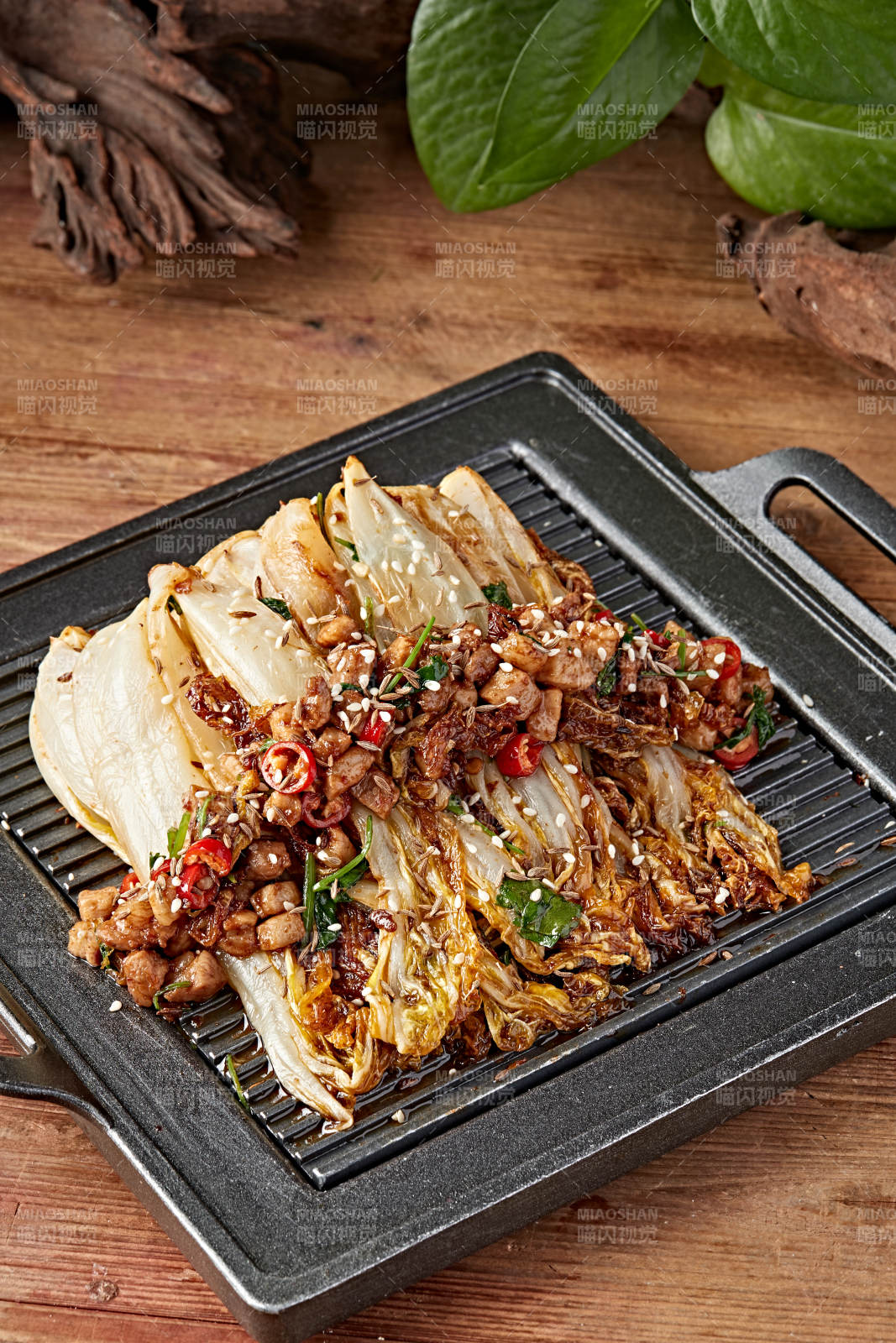 炭烧铁板肉粒娃娃菜图片