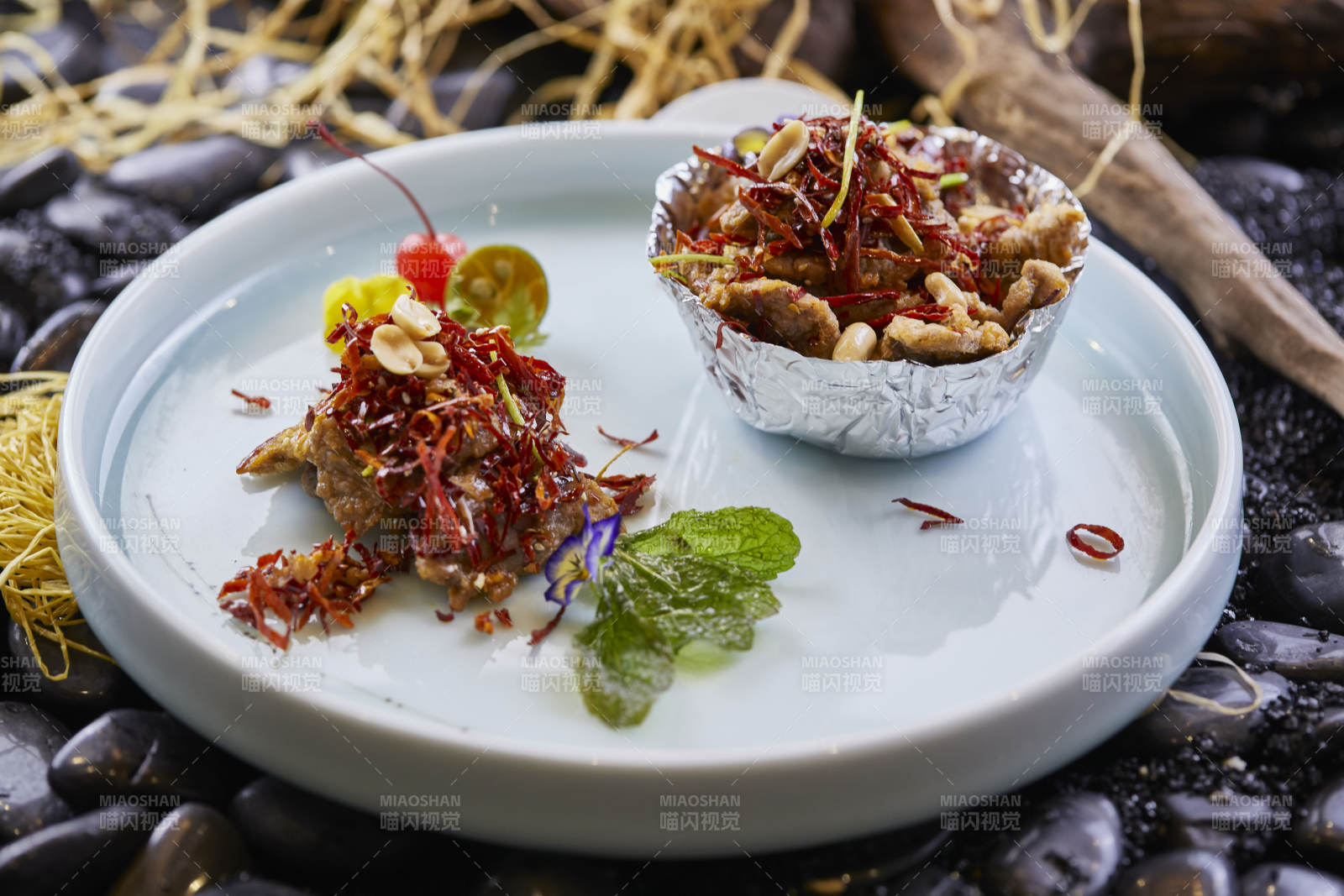 干炸牛里脊配红椒丝干炸牛肉图片