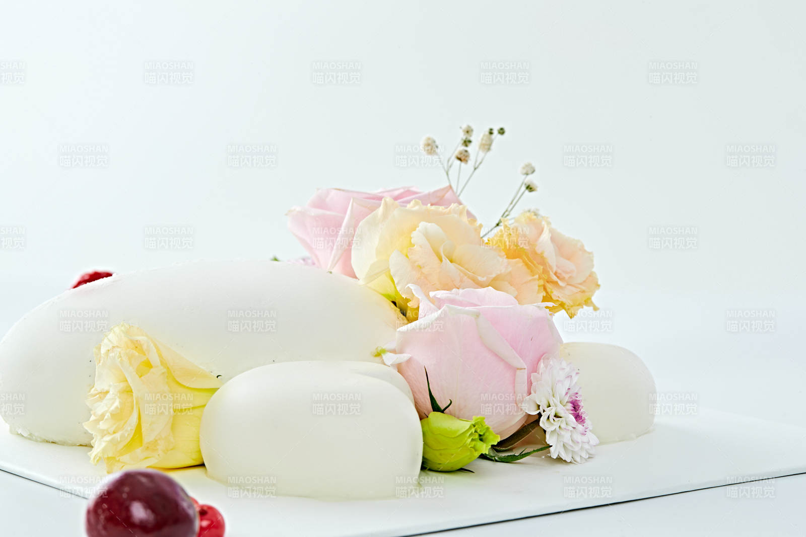 爱心造型椰奶香芋情人节蛋糕图片